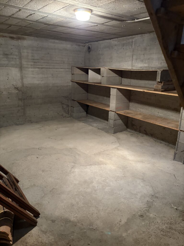 Débarras - vider cave de l'appartement de tout son contenu